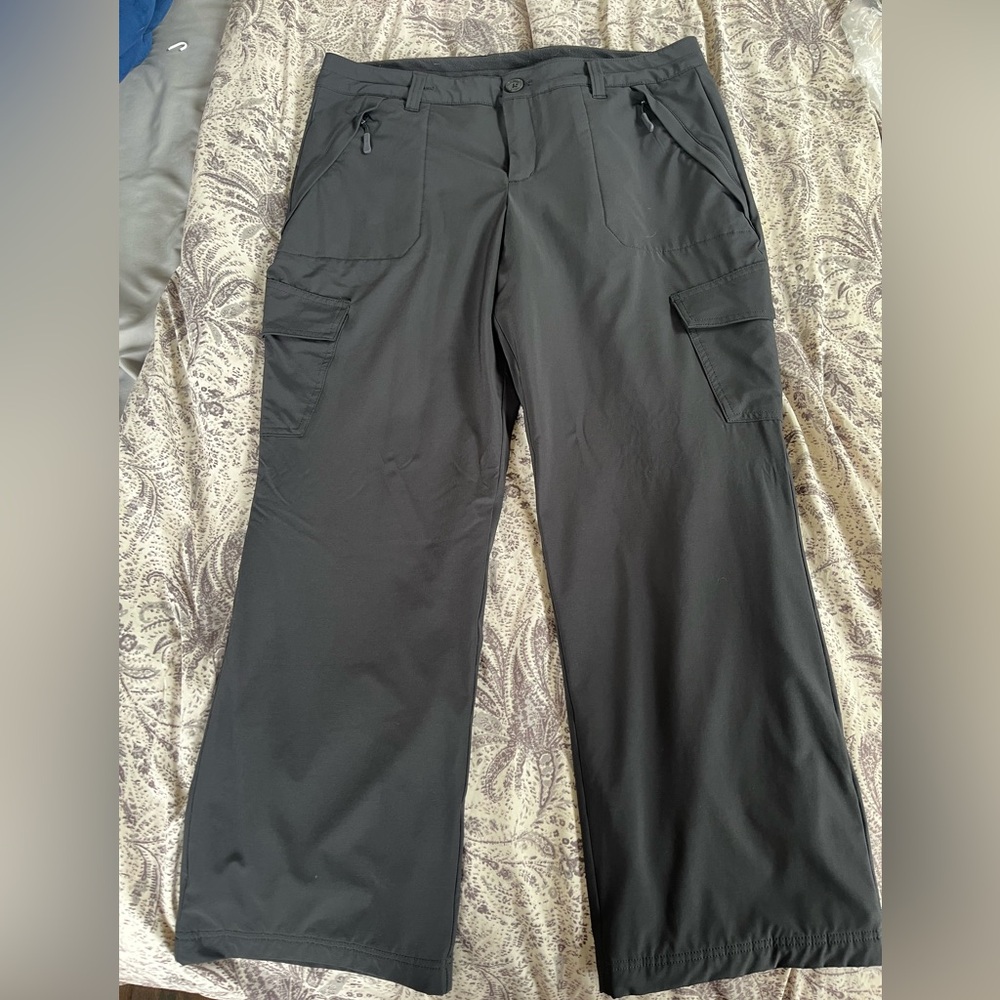 Women’s Eddie Bauer fleece lined, water proof pants. Size 14 petite. EUC Worn 2x